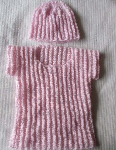 Handmade  0 to 3 months Singlet and Hat
