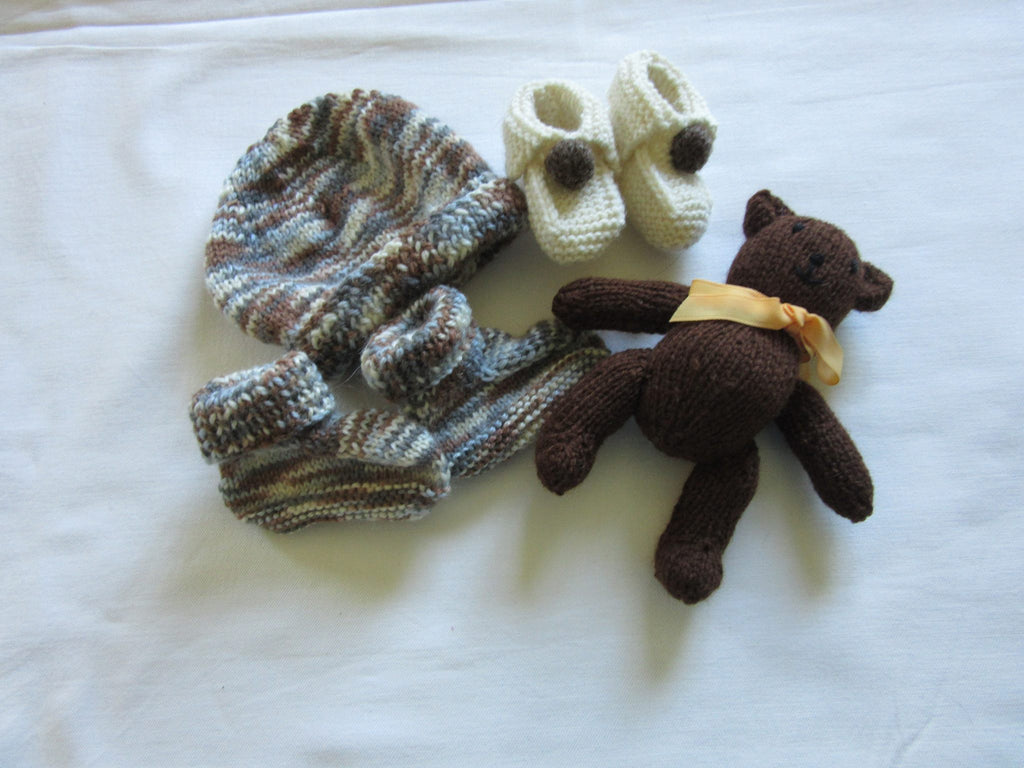 Boys Hat, Booties and Slippers 6-9mths