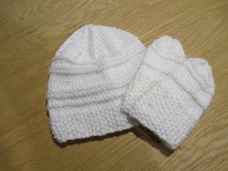 Matching Beanie and Mittens. White and Pink